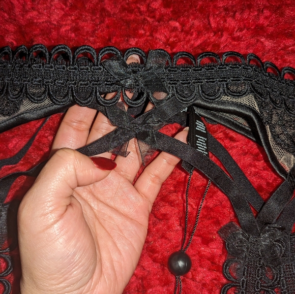 D5. NWT FOR LOVE AND LEMONS SWIRLY FLORAL GARTER BELT - Picture 8 of 10